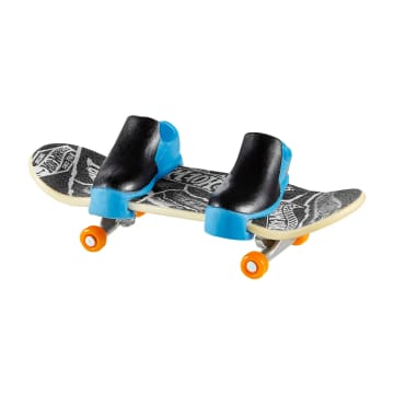 Hot Wheels Skate Veículo de Brinquedo Skateboard TIGER TAKE-OFF™ com Tênis - Imagem 3 de 6