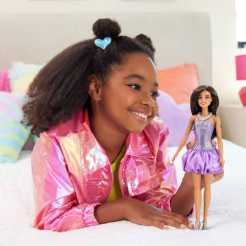 Barbie  Fashionistas  Poupée234, Cheveux Bruns, Robe Pailletée - Imagem 2 de 6