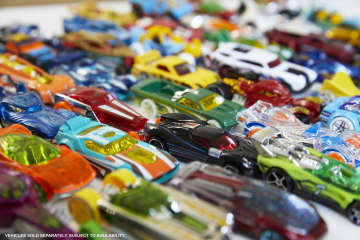 Hot Wheels Cars, Set Of 50 Toy Cars, Trucks & AIrcraft in 1:64 Scale - Imagen 4 de 4