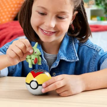 MEGA Pokémon Jogo de Construção Pokébola Colecionável Larvitar - Imagen 2 de 6