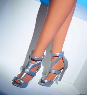 Barbie Signature Posable Barbie Looks Doll, Brunette Hair, Curvy Body Type - Imagem 5 de 6