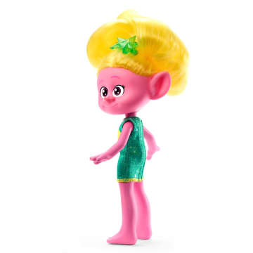 Dreamworks Trolls Band Together Trendsettin’ Fashion Doll Assortment - Image 6 of 6