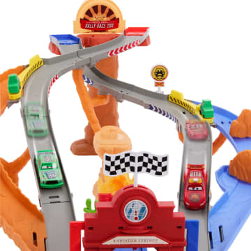 Cars Coffret Piste de Course Rescue Road Course de Radiator Springs - Imagen 3 de 6