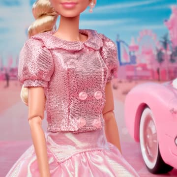 Barbie The Movie Doll, Margot Robbie As Barbie, Collectible Doll Wearing Pink Blouse & Skirt Set - Imagem 4 de 6