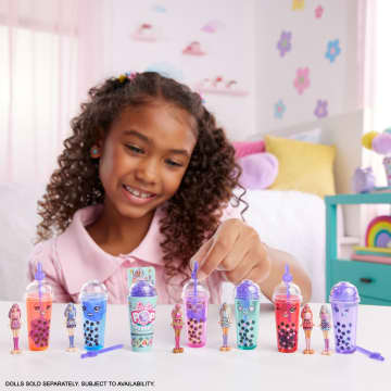 Barbie Mini Barbie Land 5-Pack Pop Reveal Dolls, 1.5-inch Mini Doll With Surprise Reveal & Sensory Play Piece - Imagen 2 de 6