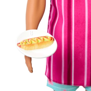 Barbie Mysteries: Beach Detectives Ken Doll in Signature Outfit With Storytelling Accessories - Imagem 3 de 5