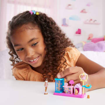 Barbie Mini Barbieland Collectible Pet Boutique Playset With 1.5-inch Barbie Doll, interactive Play Areas For Storytelling Fun - Imagem 2 de 6