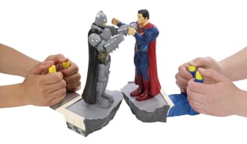 Batman vs Superman Rock 'Em Sock 'Em Robots 2-Player Kids Game, Fighting Robots Action Game - Imagen 2 de 4