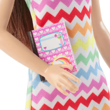 Barbie  Poupée  enseignante, Brunette, Tout-Petit et Accessoires - Imagem 3 de 6