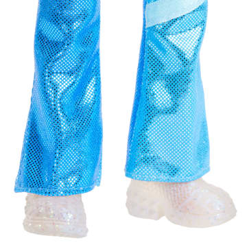 Disney Descendants: The Rise Of Red Fashion Doll - Princess Chloe Charming, Daughter Of Cinderella - Image 5 of 6