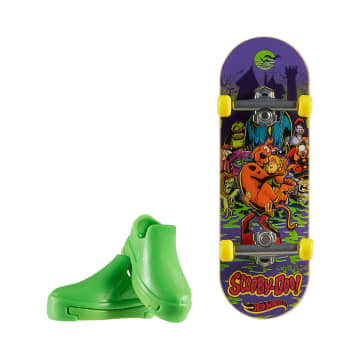 Hot Wheels Skate Vehículo de Juguete Patineta Scooby - Doo con Tenis - Image 1 of 6