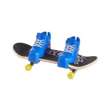 Hot Wheels Skate Veículo de Brinquedo Skateboard Falcão Réptil com Tênis - Imagem 2 de 4