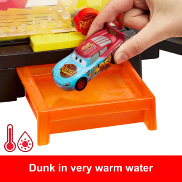 Disney And Pixar Cars Color Changers Race Ready Car Wash Playset & Color Changing Lightning Mcqueen - Imagen 4 de 6