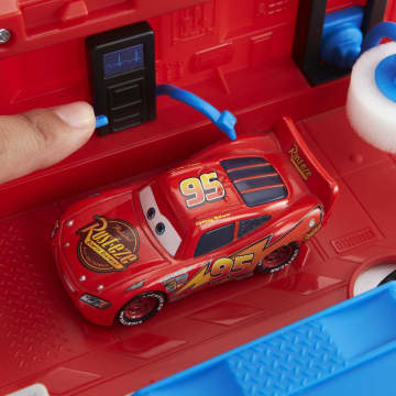 Disney/Pixar Les Bagnoles Coffret de Jeu Mack Transformable - Imagen 4 de 6