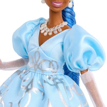 Disney descendants: The Rise Of Red  Poupée Mode  Reine Cendrillon - Image 4 of 6
