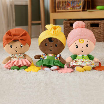 Fisher-Price Cuddle & Chime First Babydoll Infant Sensory Toy, Styles May Vary - Imagem 1 de 4