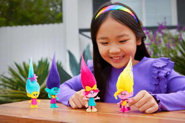 Dreamworks Trolls Fun Fair Surprise Trendsettin’ Queen Poppy Fashion Doll Inspired By The Series - Image 2 of 6