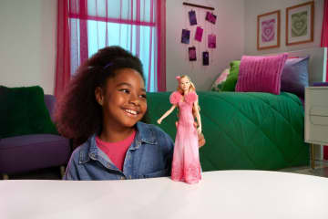 Wicked Singing Glinda Fashion Doll, Posable With Removable Movie Fashions & Accessories - Image 2 of 6