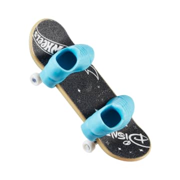 Hot Wheels Skate Vehículo de Juguete Patineta Disney con Tenis - Image 2 of 4