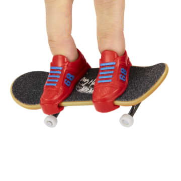 Hot Wheels Skate Veículo de Brinquedo Skateboard com Tenis - Image 4 of 5