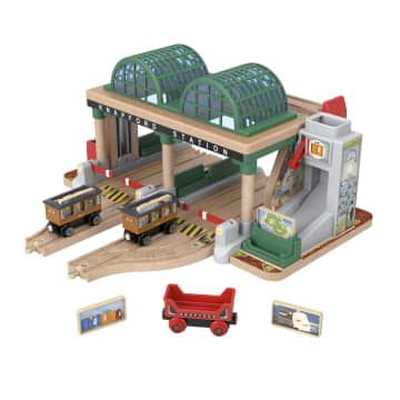 Fisher-Price Thomas et ses Amis Piste en Bois Coffret de Jeu Ramassage de Passagers à La Gare des Quatre Vents - Image 1 of 6