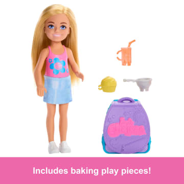 Barbie Family & Friends Chelsea Cupcake Baking Backpack Chelsea Doll And Accessories, Backpack With Cupcake Play Piece - Imagem 4 de 6