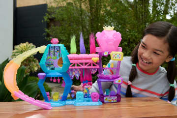 Dreamworks Trolls Band Together Mount Rageous Playset With Queen Poppy Small Doll & 25+ Accessories - Image 2 of 6