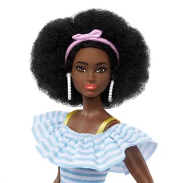 Barbie Doll With Roller Skates, Fashion Accessories And Pet Puppy - Imagem 2 de 6