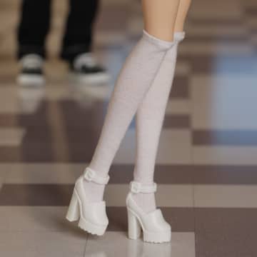 Barbie Signature Clueless Cher Collector Doll - Imagem 4 de 6