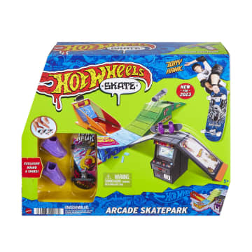 Hot Wheels Skate Arcade Skatepark With Tony Hawk Fingerboard & 1 Pair Of Shoes - Image 6 of 6