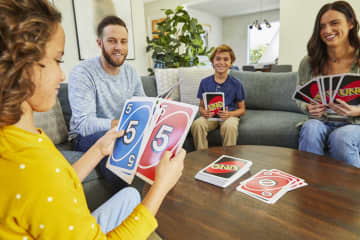 Jeu de Cartes Familial Uno Avec 108Cartes Géantes - Image 2 of 6