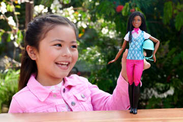 Barbie Detetive A Grande Corrida de Cavalos Boneca Brooklyn Equitação - Image 2 of 6
