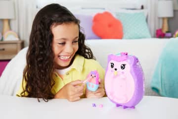 Polly Pocket Hedgehog Mom & Baby Purse Playset With 2 Dolls & 16 Accessories including Pets - Imagem 2 de 6