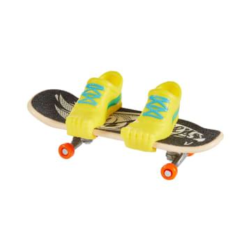 Hot Wheels Skate Veículo de Brinquedo Skateboard Férias com Tênis - Imagem 2 de 4