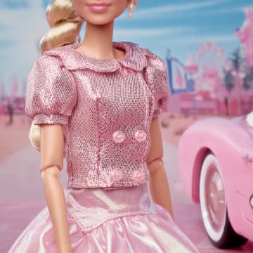 Barbie The Movie Doll, Margot Robbie As Barbie, Collectible Doll Wearing Pink Blouse & Skirt Set - Imagen 4 de 6