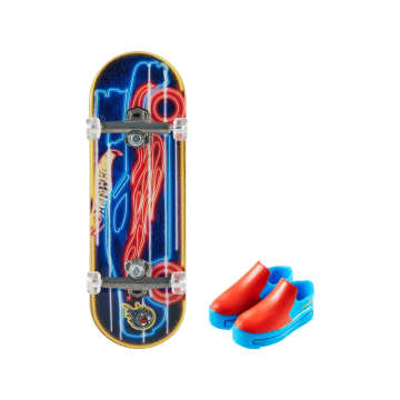 Hot Wheels Skate Vehículo de Juguete Patineta Cruisin con Tenis - Image 1 of 3