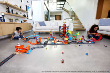 Hot Wheels City Track Pack, 10-Piece Set, With 1 Car, Gift For Kids 4 Years & Older - Imagem 2 de 6