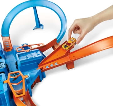 Hot Wheels Track Set With 1:64 Scale Toy Car, Criss-Cross Crash Track With Motorized Booster - Image 4 of 6