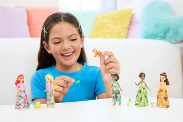 Princesses Disney  Coffret  5Poupées et 5Fig.  Princesses et Amis - Imagem 2 de 6