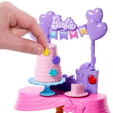 Barbie World Birthday Party Set With Doll Accessories Including Cake, Presents, & Sticker Sheet - Imagem 2 de 5