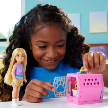 Barbie Chelsea Puppy Carrier Playset, Small Doll And Dog Carrier With Puppy Accessories - Imagen 2 de 6