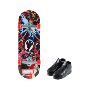 Hot Wheels Skate Vehículo de Juguete Patineta Marvel con Tenis - Image 1 of 6