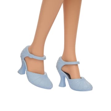 Universal Pictures’ Wicked Glinda At Shiz University Fashion Doll With Removable Fashions & Accessories - Image 4 of 6