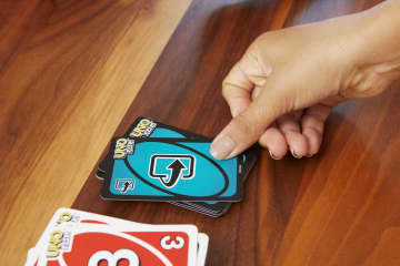 UNO Juego de Cartas Flip Caja Metálica - Image 6 of 6