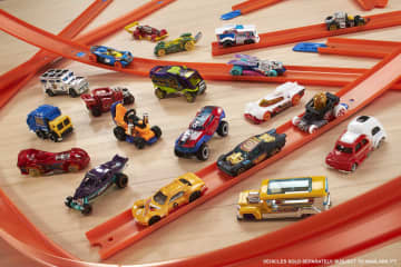Hot Wheels Cars, Set Of 50 Toy Cars, Trucks & AIrcraft in 1:64 Scale - Imagen 3 de 4
