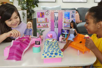 Barbie Grande Ville, Grands Rêves Coffret de Jeu Chambre D’Étudiantes - Image 2 of 6