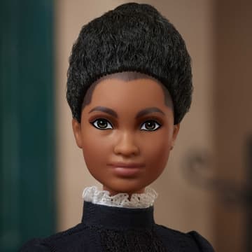 Ida B. Wells Barbie Inspiring Women Doll - Imagen 3 de 6