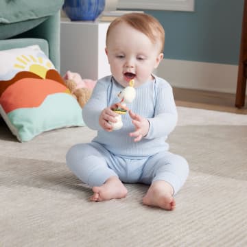 Fisher-Price®  Oie Sonore, Activité de Motricité Fine Pour Nouveau-Nés - Image 2 of 5