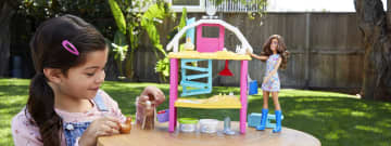 Barbie Profesiones Set de Juego Diversión en la Granja - Image 2 of 6
