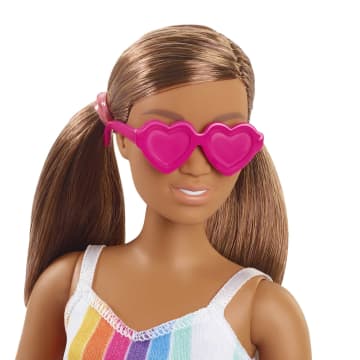 Barbie Fashion & Beauty Muñeca Loves the Ocean Vestido Arcoíris - Image 3 of 6